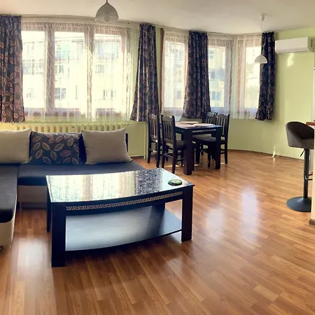 Charming Urban Retreat In סופיה
