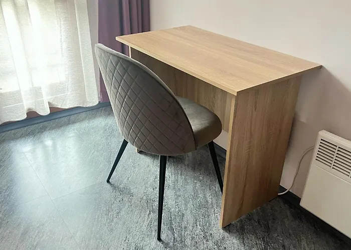 Charming Urban Retreat In アパート